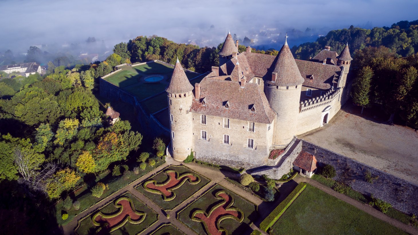 Résultat de recherche d'images pour "chateau de virieu"