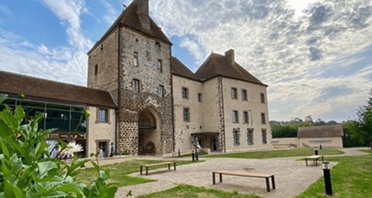 Cour intérieur du château de Senonches