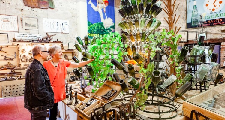 Salle de greffage, ainsi que de manutention des bouteilles.