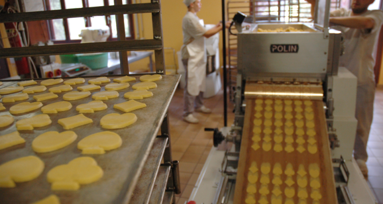 Apiflor - intérieur de la fabrication de biscuits, produit naturel, en Sumène Artense dans le Cantal