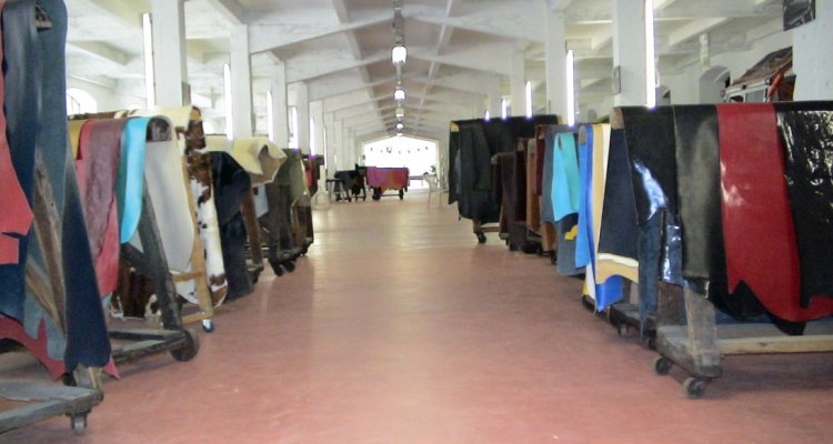 Intérieur du Musée Cuir en Sumène Artense Cantal visite de groupes toute l'année prestation