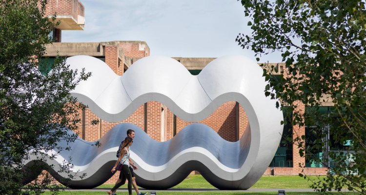 Vue extérieure du LaM, Villeneuve d’Ascq. Richard Deacon, Between Fiction and Fact, 1992 © N. Dewitte/ LaM