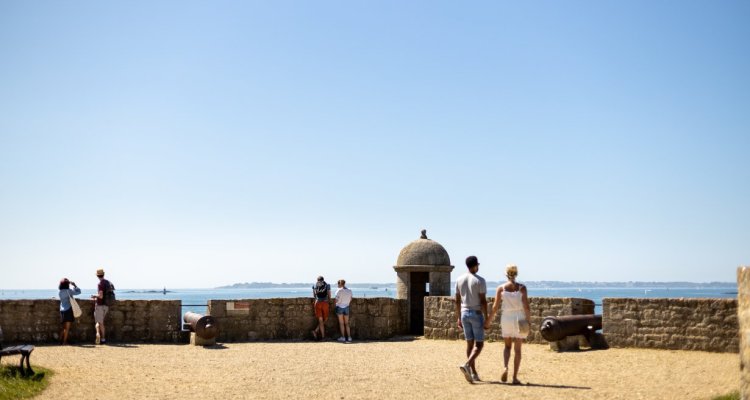 Vue des remparts de la Citadelle de Port-Louis