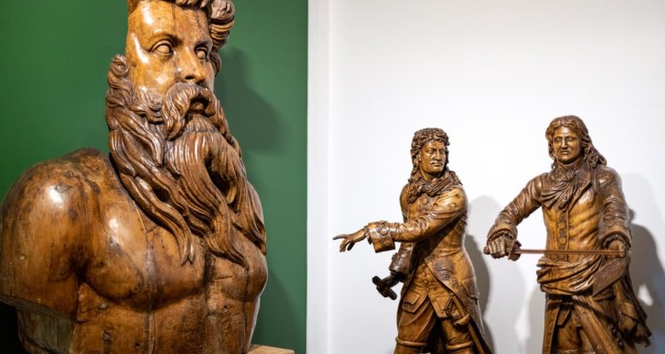 Figures de proue en bois