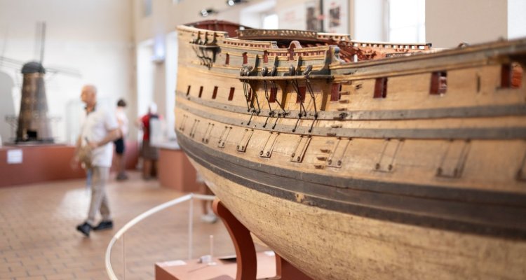 Grand modèle de bateau