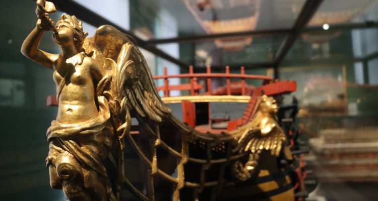 Détail de la figure de prou d'un modèle de bateau