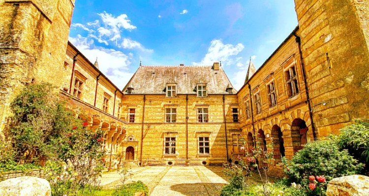 La cour d'honneur du château de Caumont