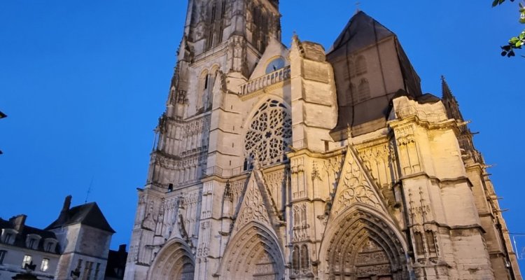 Cathédrale saint etienne nocturne