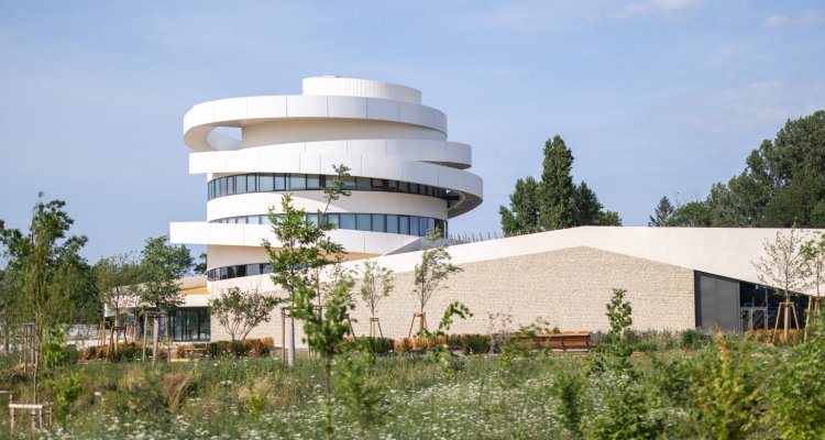 Un joyau architectural offrant une vue panoramique unique sur le vignoble