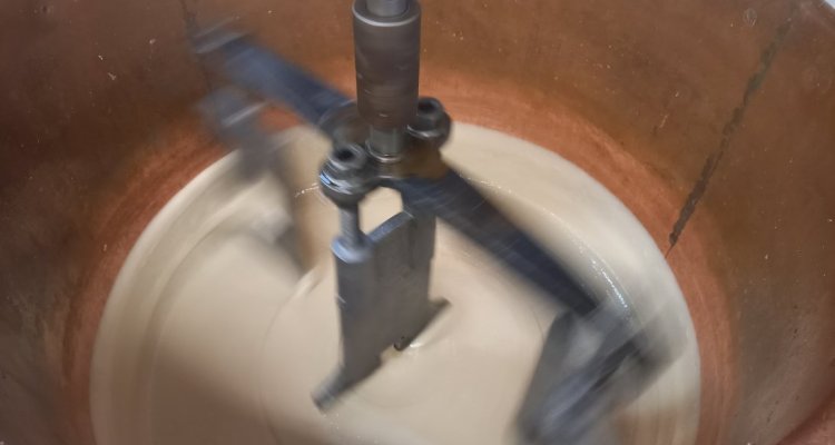 Notre Chaudron en cuivre, en pleine cuisson du Nougat (capacité de 130kg)