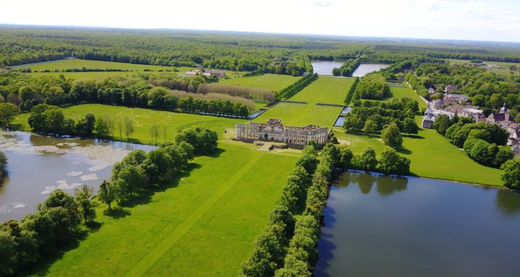 Vue aérienne du parc du château de La Ferté-Vidame dans le Perche