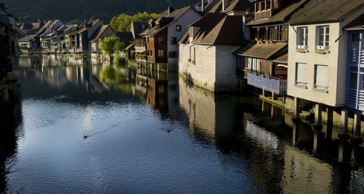 Les Maisons sur le Loue Ornans © CRT BFC