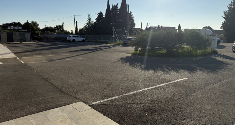 Grand Parking pouvant accueillir des bus