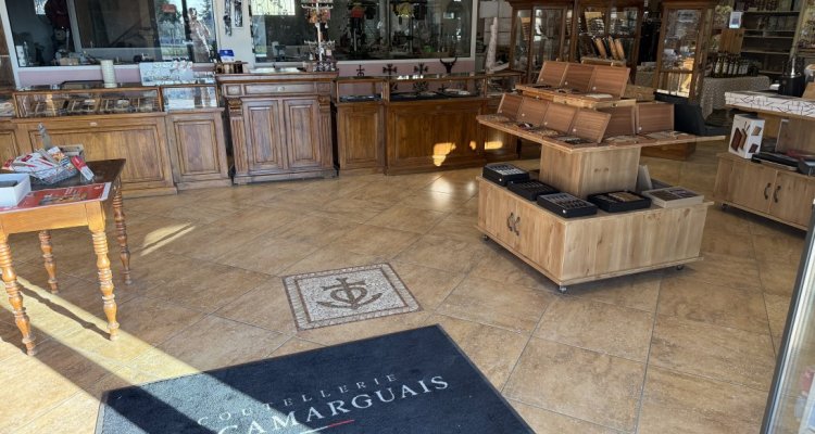 Entrée de la Coutellerie Le camarguais 