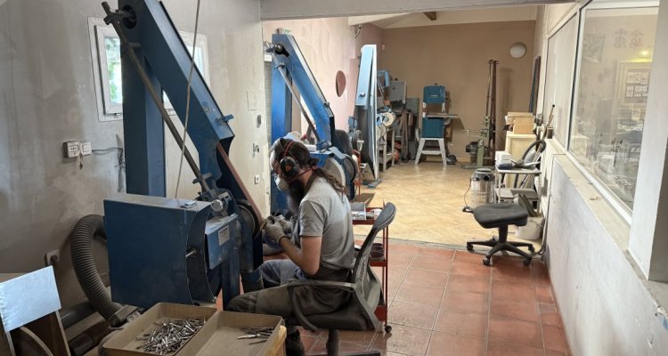 Atelier de fabrication, pièce de façonnage et de polissage