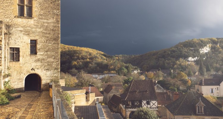 Vue du château - © Maxime Villaeys / Musée national de Préhistoire