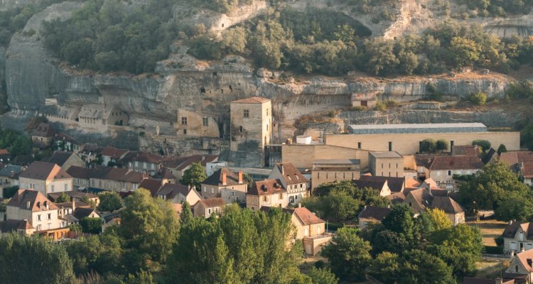 Vue générale des Eyzies - © Maxime Villaeys / Musée national de Préhistoire
