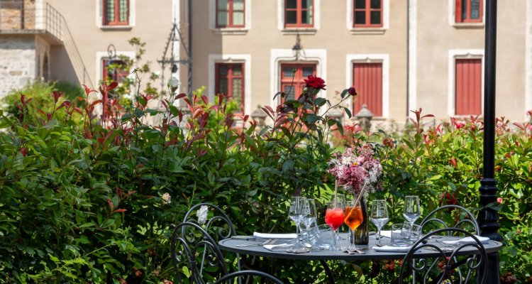 Château de Couches, Le Blason de Vair, Saône et Loire, Bourgogne. 