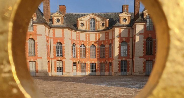 Cour d'honneur du château de Grosbois, (M.-O. Colatrella)