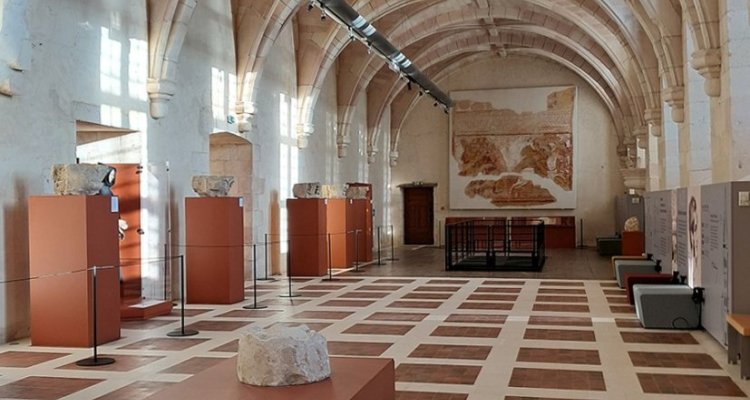 Refectoire des moines abbaye de saint-savin
