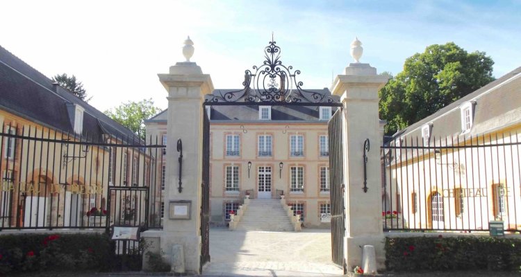 portail du chateau de Pierry