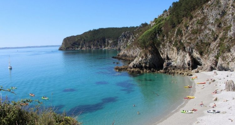 célèbre plage de l'Île Vierge à quelques coups de pagaie du CNCM