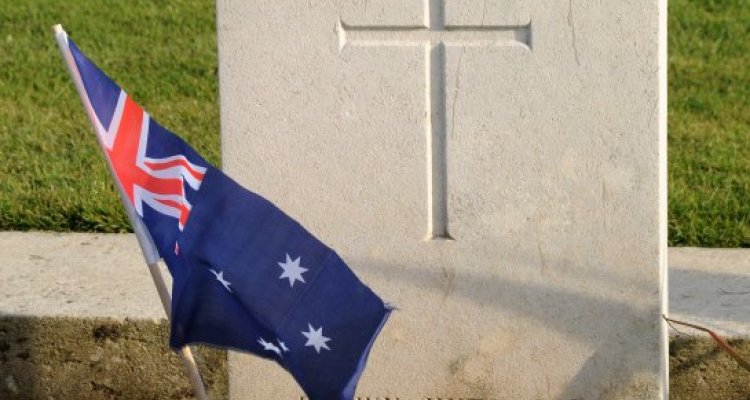 Tombe d'un soldat inconnu au cimetière du Common wealth (Mémorialde Villers-Bretonneux)
