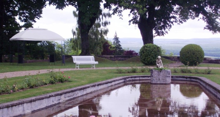 Bassin eau jardin Château d'Hattonchâtel