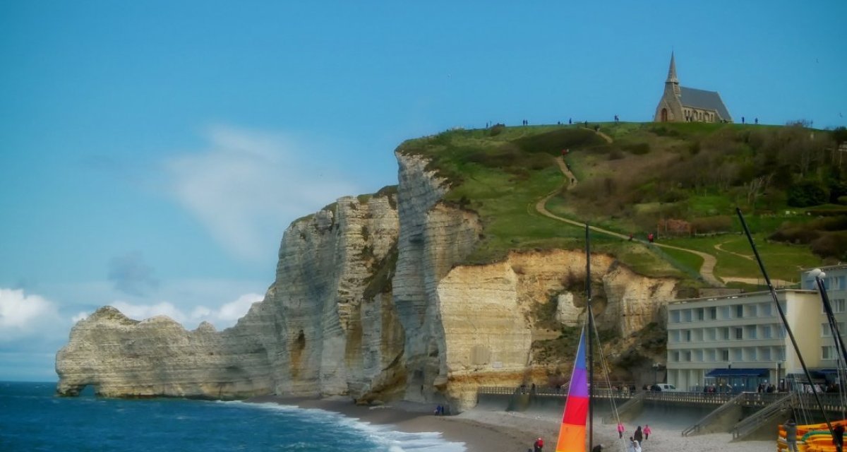Etretat tourisme plage falaises