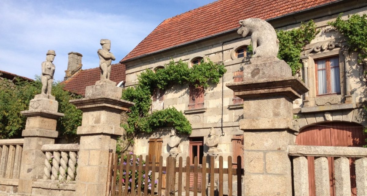 Masgot village sculpe