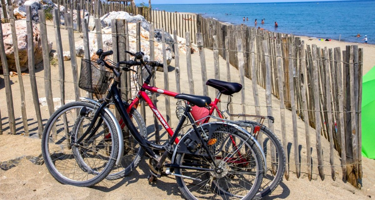 Vélos sur la plage pyrénées-orientales