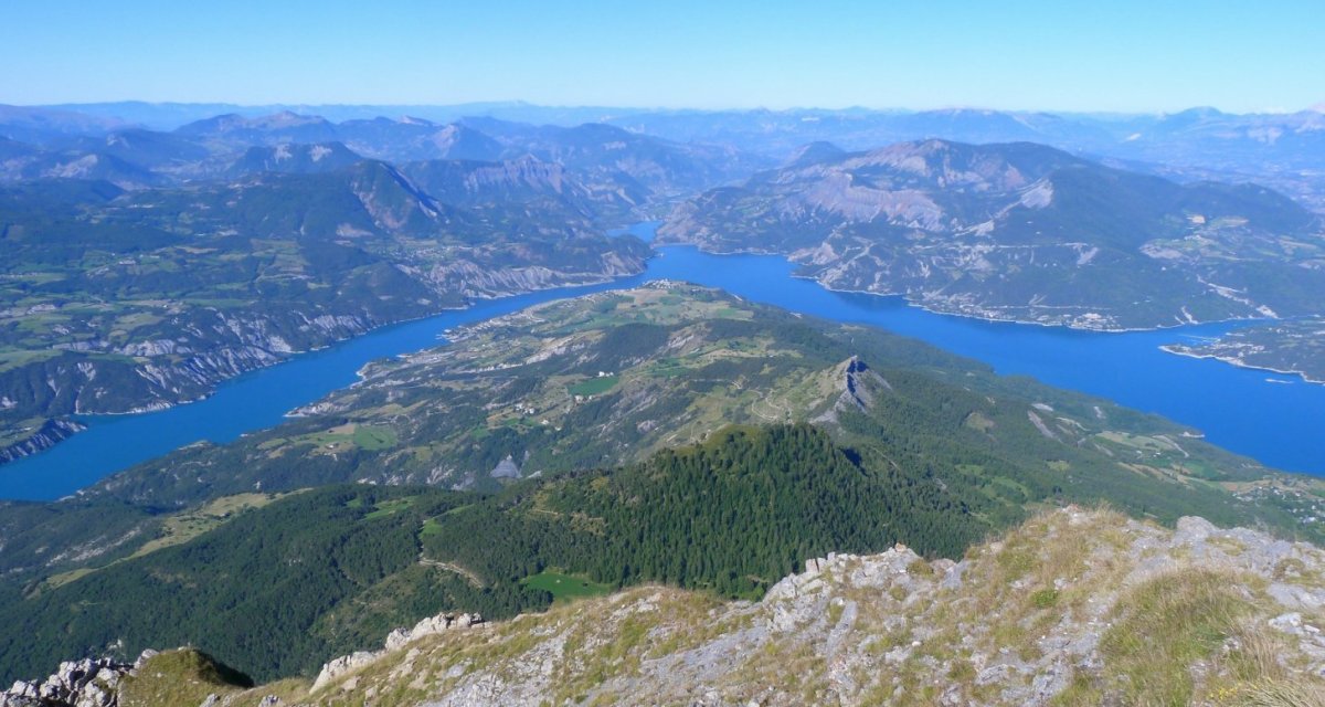 Lac serre-ponçon vue du ciel