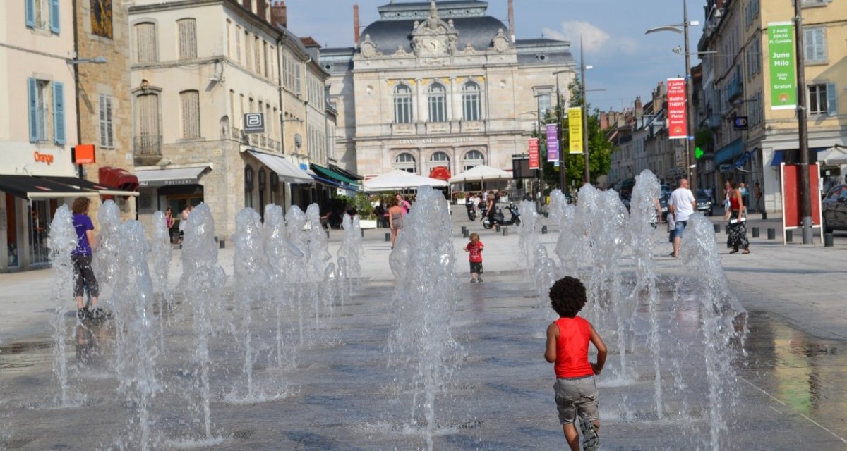 Ville de Lons-le-Saunier - Théâtre et Place de la Liberté