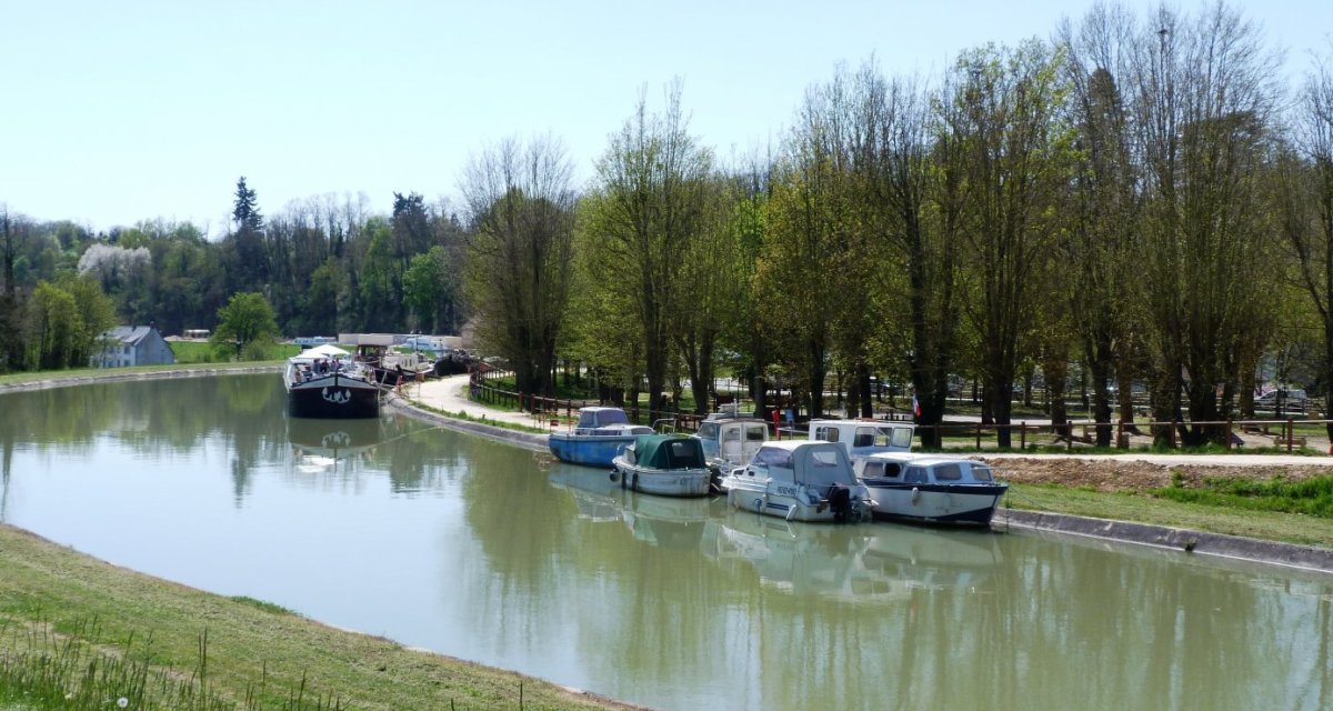 Les canaux près de Châtillon-sur-Loire