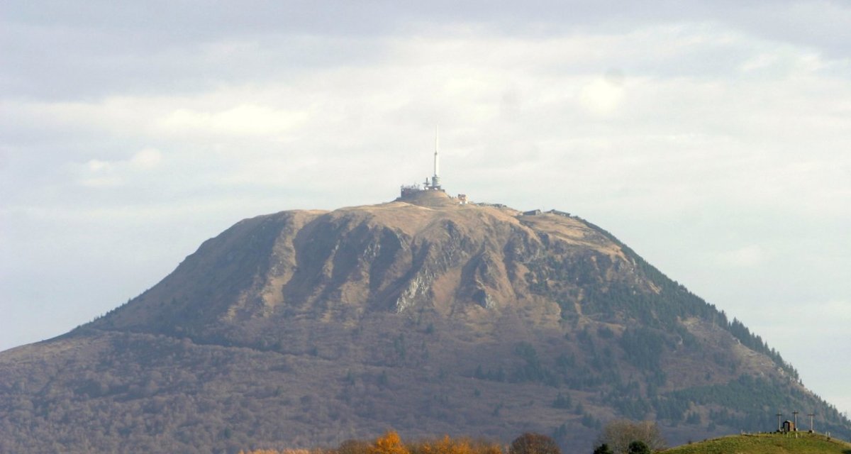 Panoramique des domes puy de dome