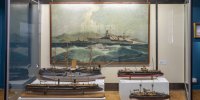 Vitrine avec modèles de bateaux 