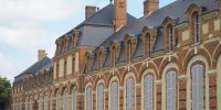 Petit château restauré du parc du château de La Ferté-Vidame dans le Perche