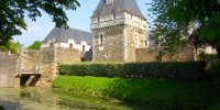 vue entrée et douve Château de Goulaine