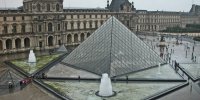 extérieur musée du Louvre paris