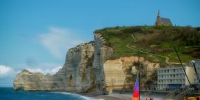 Etretat tourisme plage falaises