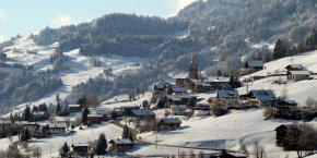 village enneigé savoie