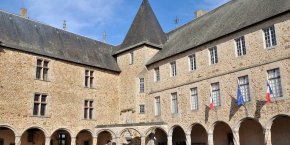 Cour intérieure chateau et musée contemporain rochechouart