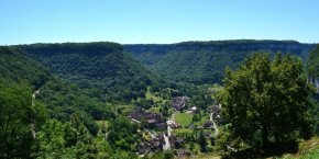 Vue de Baume-les-Messieurs depuis Granges-sur-Baume