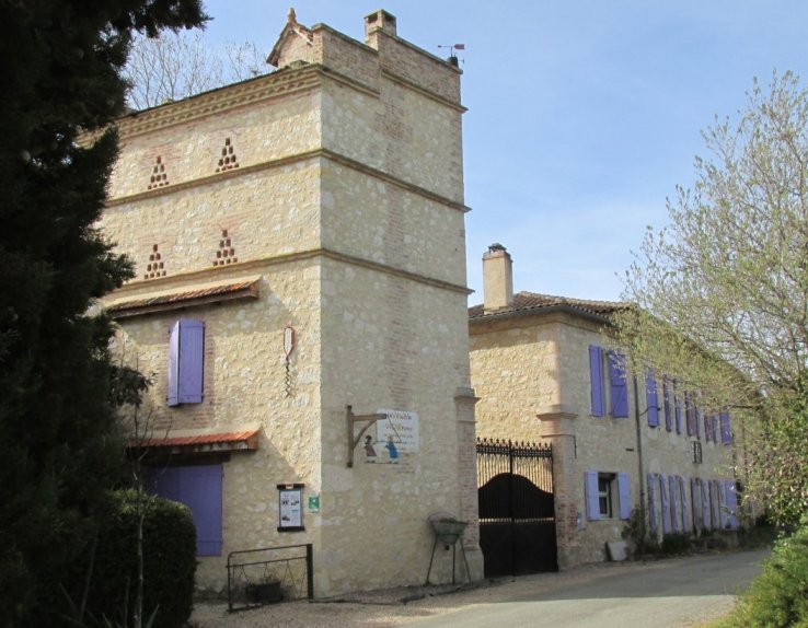 Le musée "inVINcible VIGNEron" côté rue... 1400m² d'exposition!