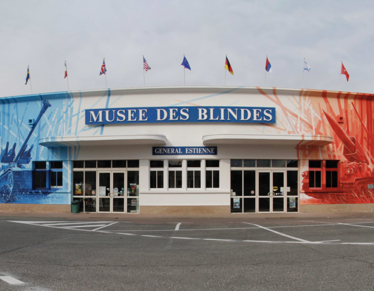 Façade du musée des Blindés de Saumur