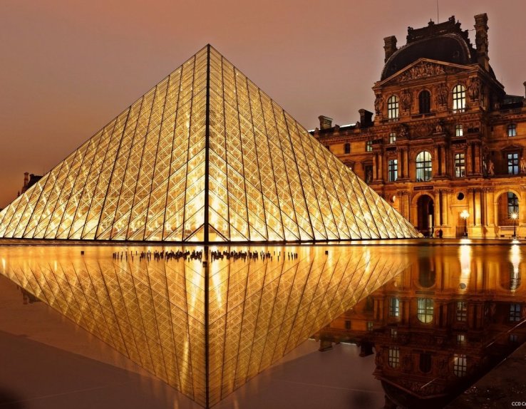 Musée du Louvre nuit