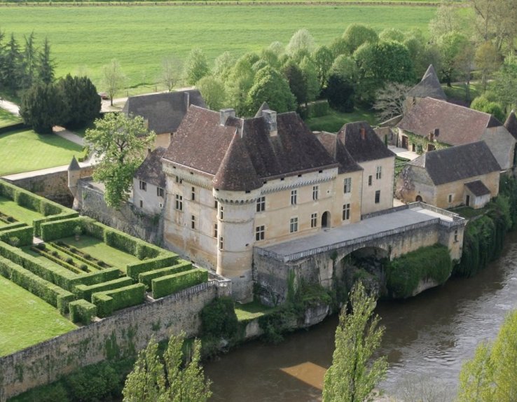 Vue aérienne château de Losse dordogne